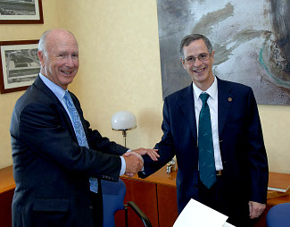 David P. Gardner amb el rector de la Universitat de Lleida, Joan Viñas